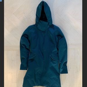 Patagonia Women's quilted lined rain coat with hood XS